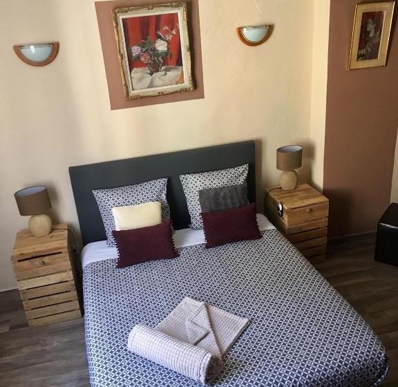 غرفة قياسية مطلة على الجبل, Lou Mistral