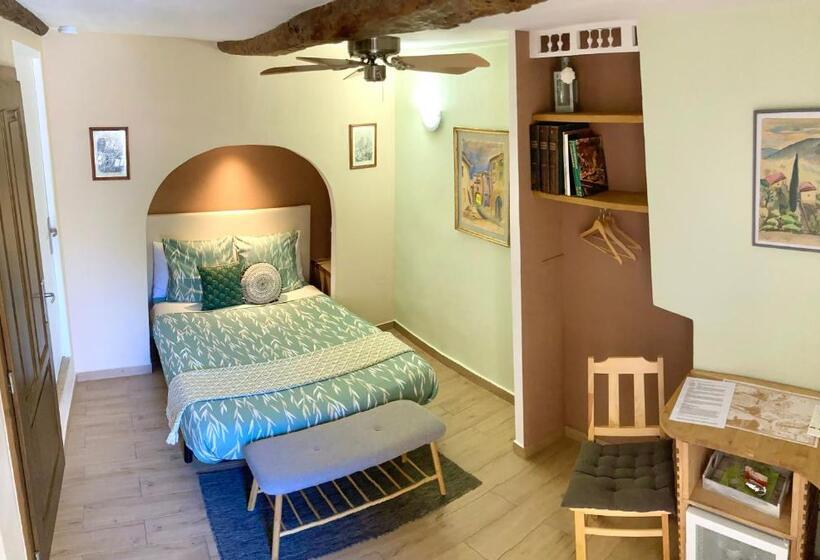 غرفة قياسية داخلية, Lou Mistral