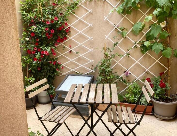 غرفة قياسية داخلية, Lou Mistral