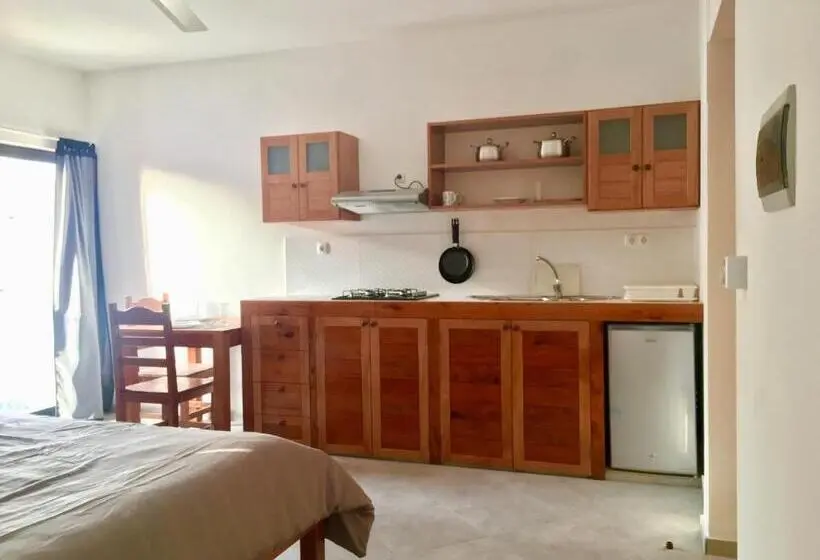 استودیوی استاندارد, Surfzone Beachside Apartments