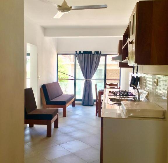 Апартаменты 2 Спальни, Surfzone Beachside Apartments