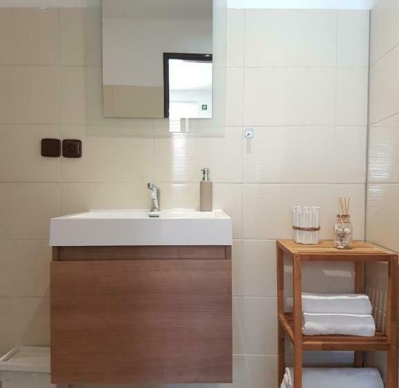 شقة غرفة واحدة, Apartment House Staňkov