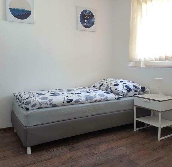 شقة غرفة واحدة, Apartment House Staňkov