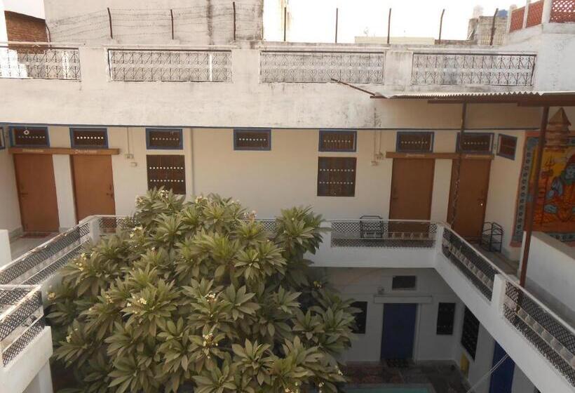 Quarto Economy, Shiva Guest House