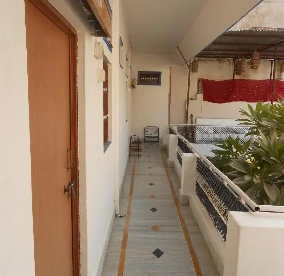 Economy-huone, Shiva Guest House