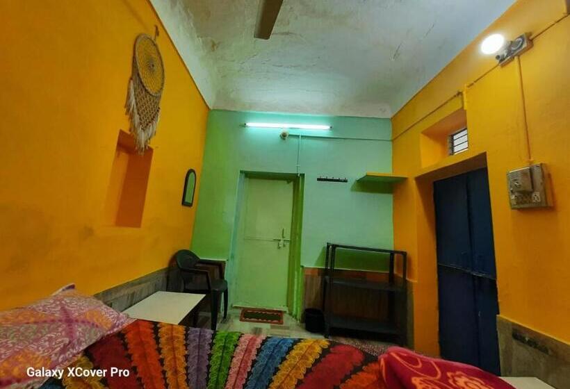 经济房, Shiva Guest House
