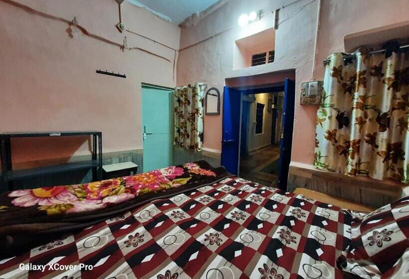 经济房, Shiva Guest House