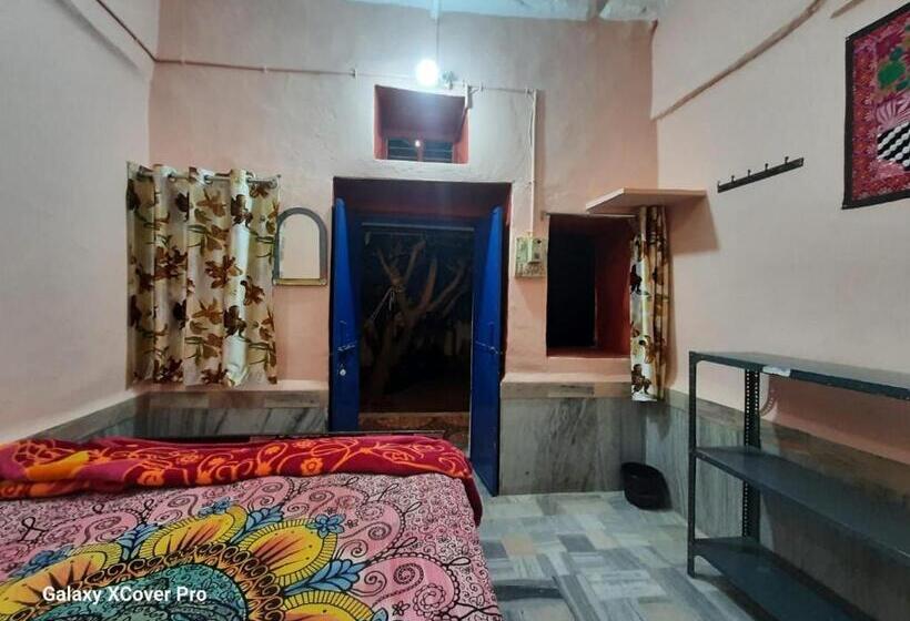 Quarto Basic, Shiva Guest House