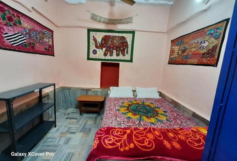 Quarto Basic, Shiva Guest House