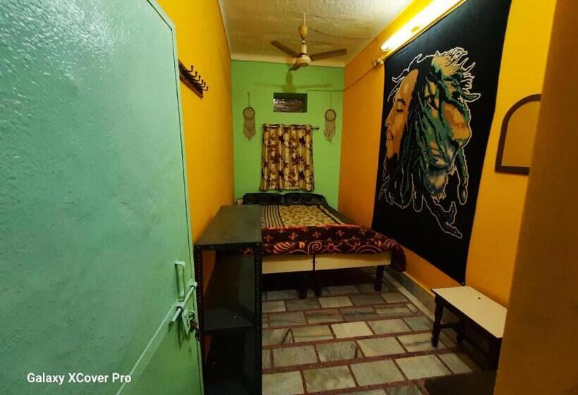 Quarto Basic, Shiva Guest House
