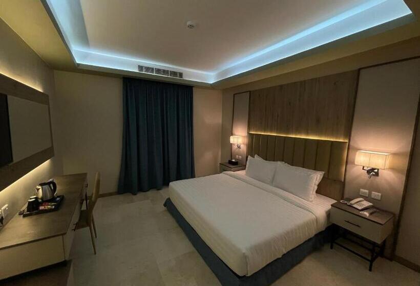 Номер Deluxe, روفان Rovan