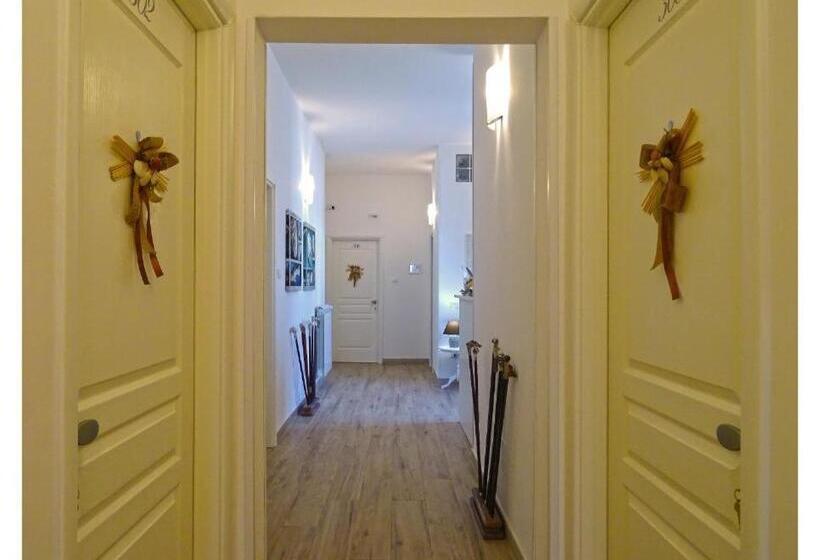 带阳台的三人标准间, Faro Bianco Gallipoli Suites & Apartments