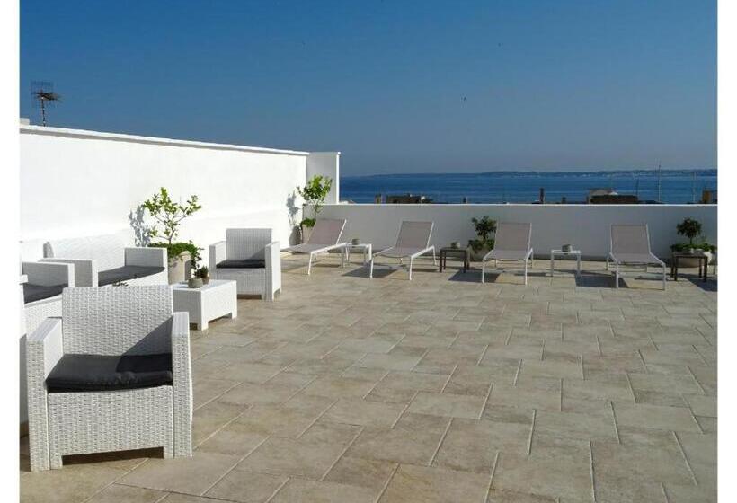 带阳台的三人标准间, Faro Bianco Gallipoli Suites & Apartments