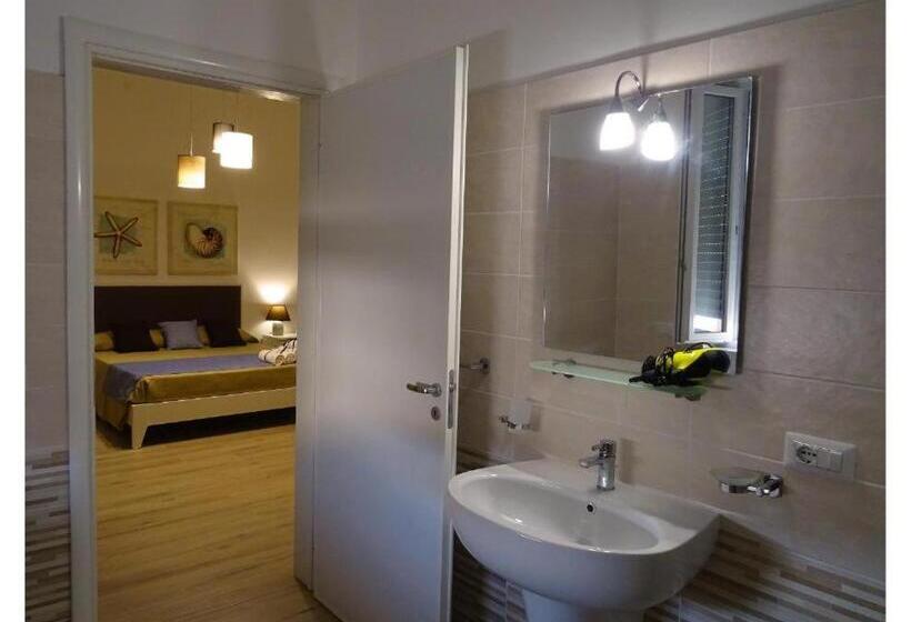 带阳台的三人标准间, Faro Bianco Gallipoli Suites & Apartments