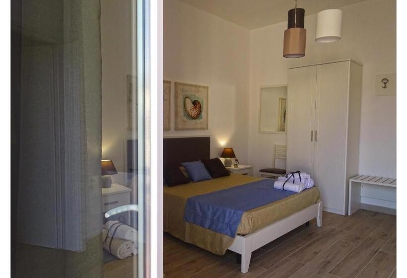 带阳台的三人标准间, Faro Bianco Gallipoli Suites & Apartments