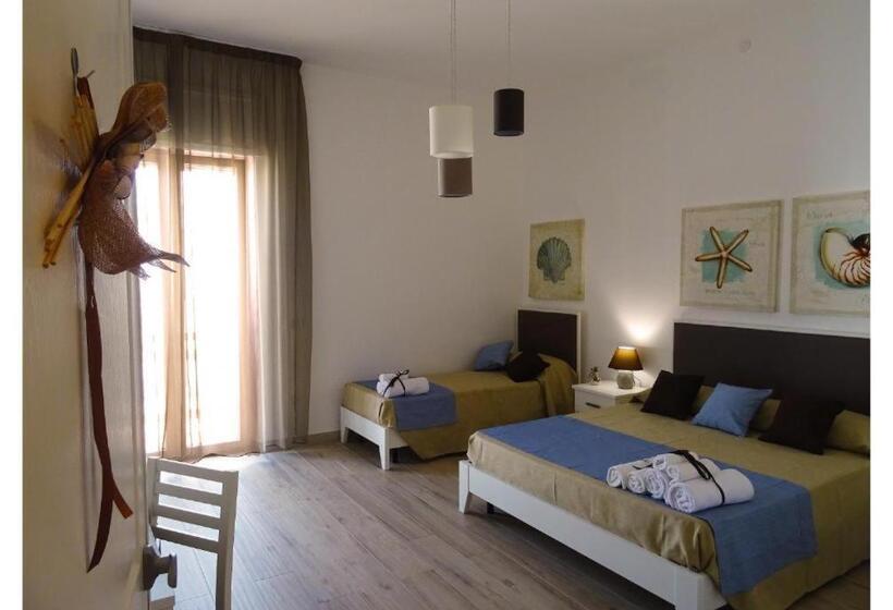 带阳台的三人标准间, Faro Bianco Gallipoli Suites & Apartments