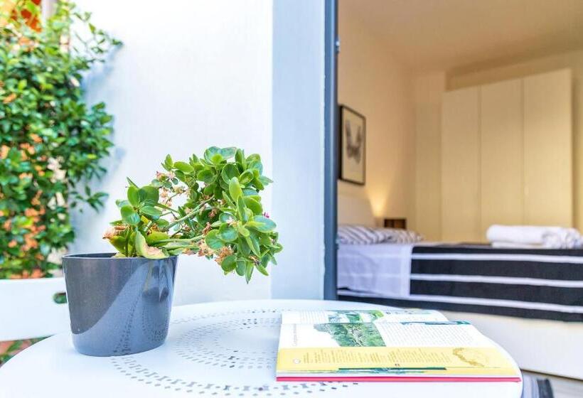 デラックスルーム, Alexander B&b