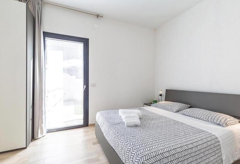 اتاق لوکس, Alexander B&b
