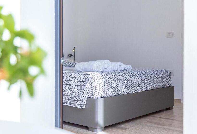 デラックスルーム, Alexander B&b