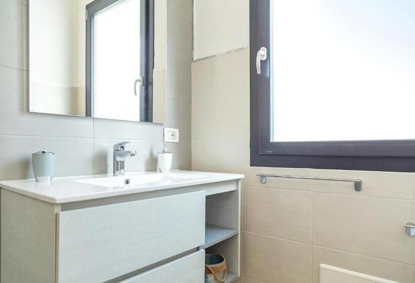 デラックスルーム, Alexander B&b