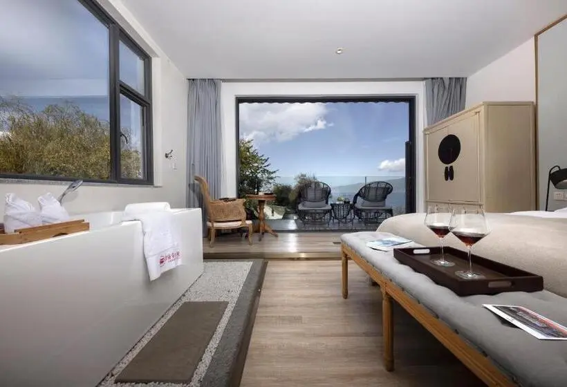 اتاق لوکس با بالکن و چشم‌انداز دریا, Dali Beauty Seaview B&b