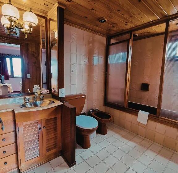 غرفة قياسية ثلاثية, Flor Austral