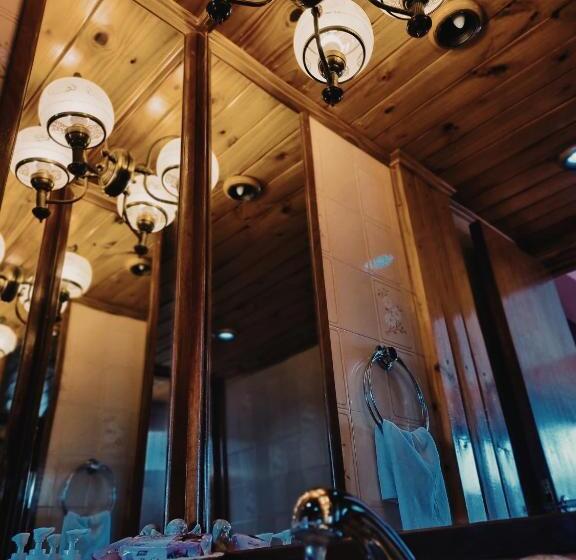 غرفة قياسية ثلاثية, Flor Austral