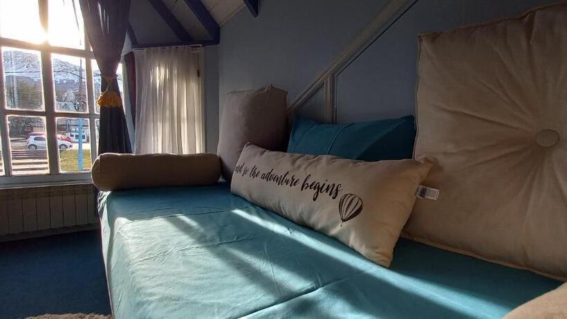 جناح مطلّ علي البحر, Flor Austral