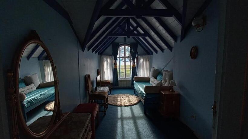 جناح مطلّ علي البحر, Flor Austral