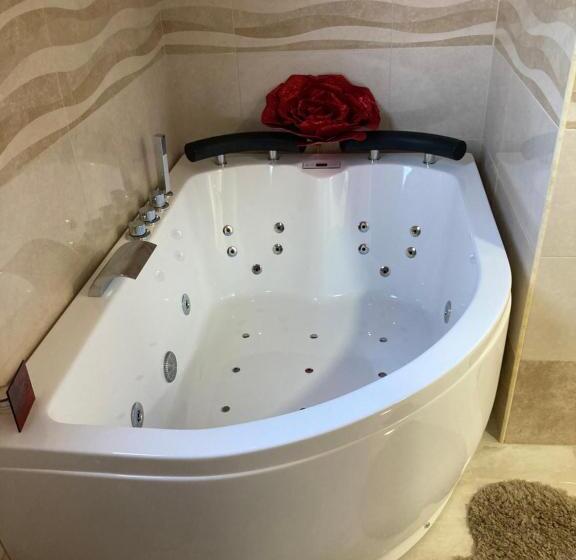 اتاق استاندارد با وان آب گرم, B&b La Reggia Di Rihanna Spa