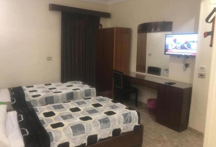 اتاق اکونومی, New Saint Catherine