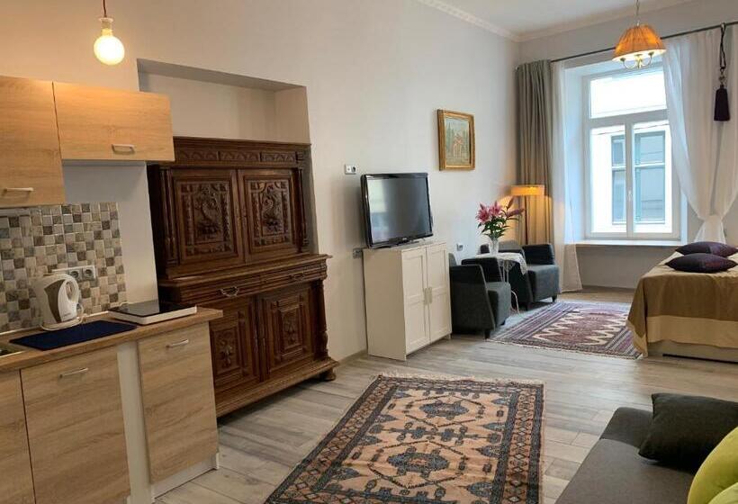 استودیو خانوادگی, Nb Apartments Riga Old Town