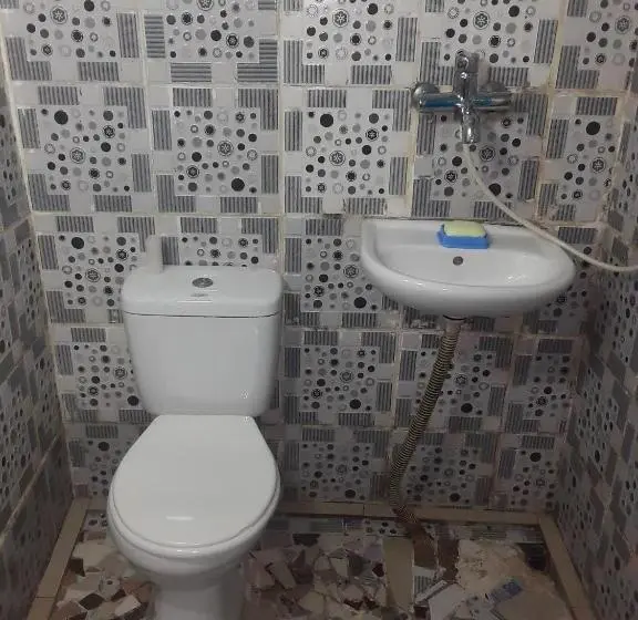 اتاق اکونومی, Guesthouse Qeti