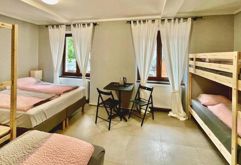 חדר משפחתי, Penzion Apidae