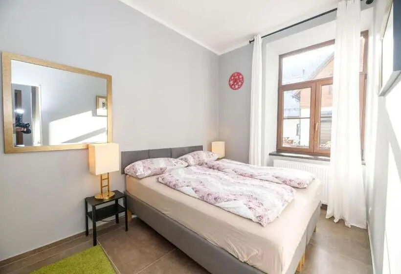 Deluxe Neljän Hengen Huone, Penzion Apidae