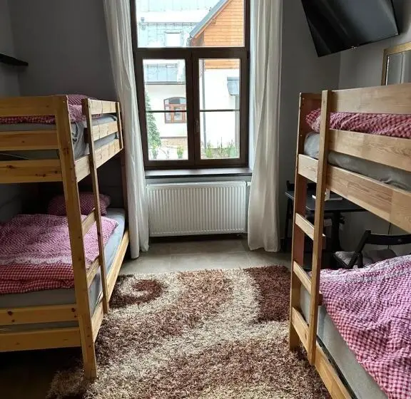 Standard Neljän Hengen Huone, Penzion Apidae