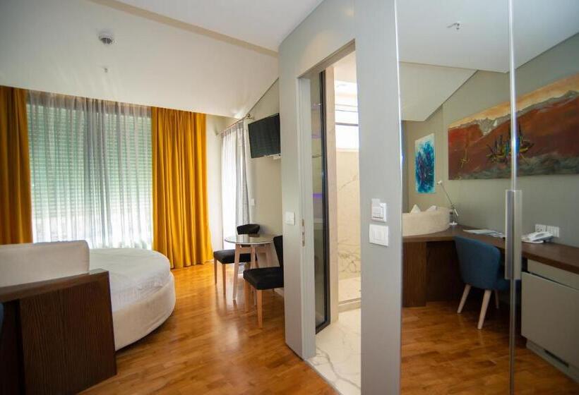 デラックスルーム, Bougainville Bay