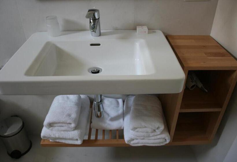 スタンダードルーム, Bougainville Bay