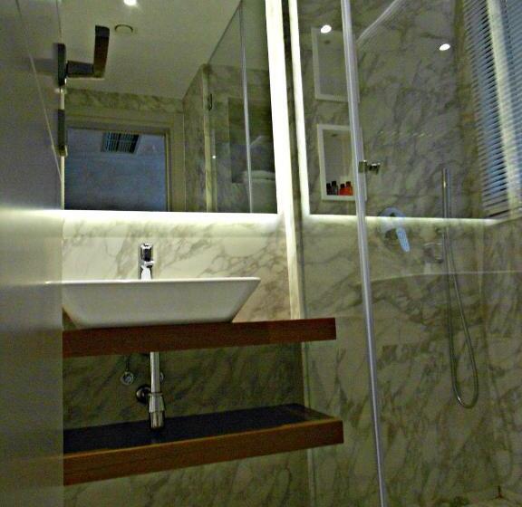 プールビュースタンダードルーム, Bougainville Bay