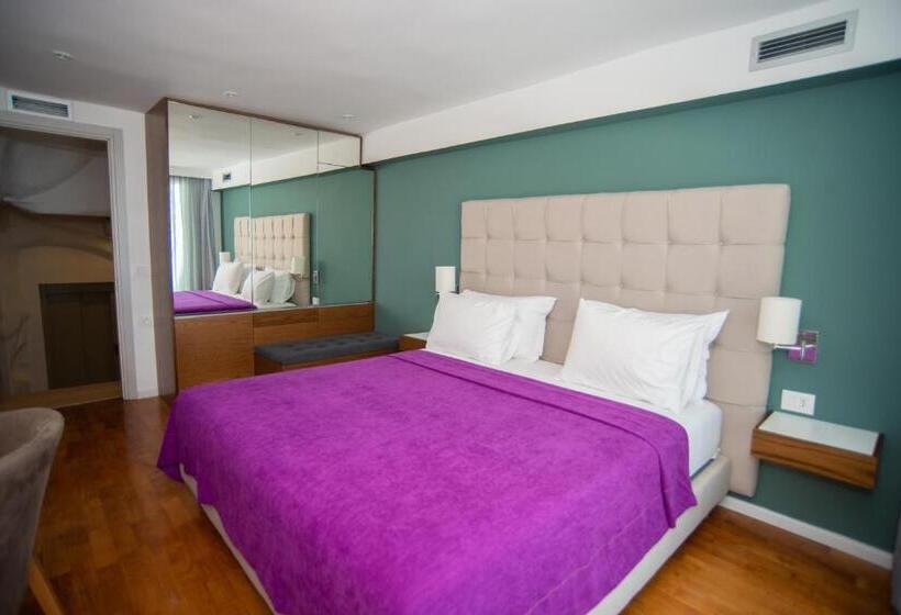 メゾネットスイート, Bougainville Bay