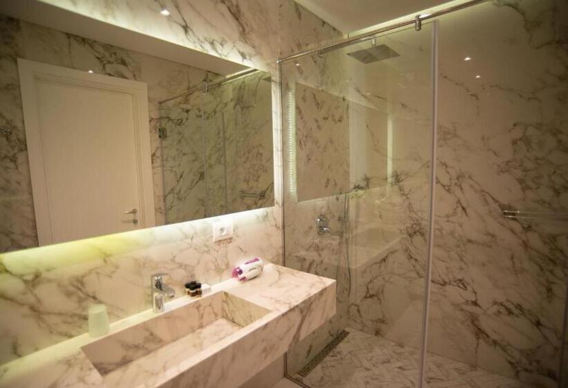 オーシャンビューデラックスルームバルコニー付き, Bougainville Bay