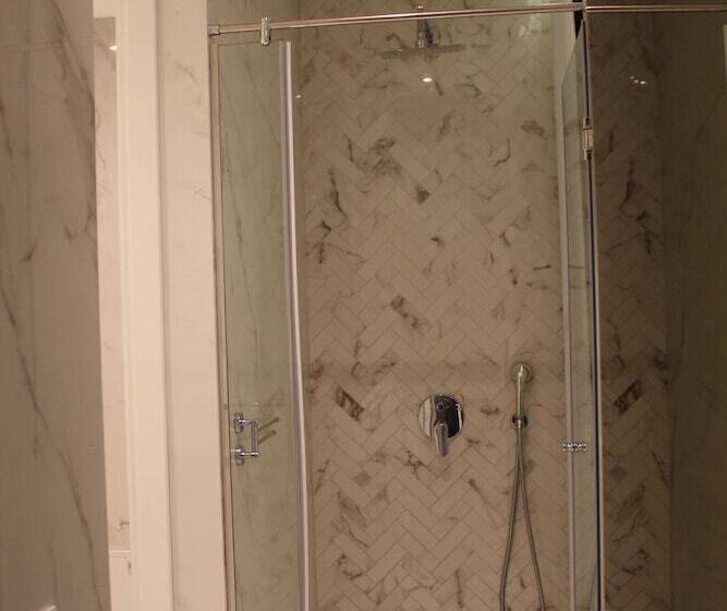 バルコニー付きスタンダードルーム, Bougainville Bay