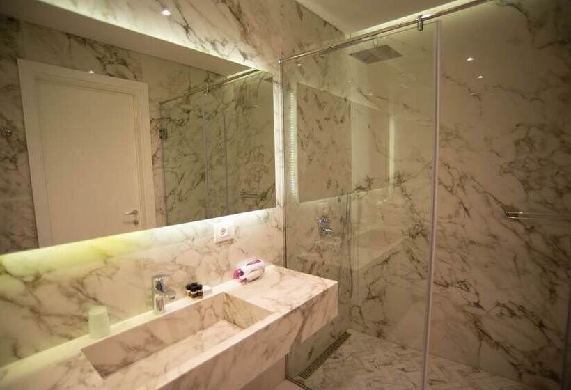 オーシャンビューデラックスルームバルコニー付き, Bougainville Bay