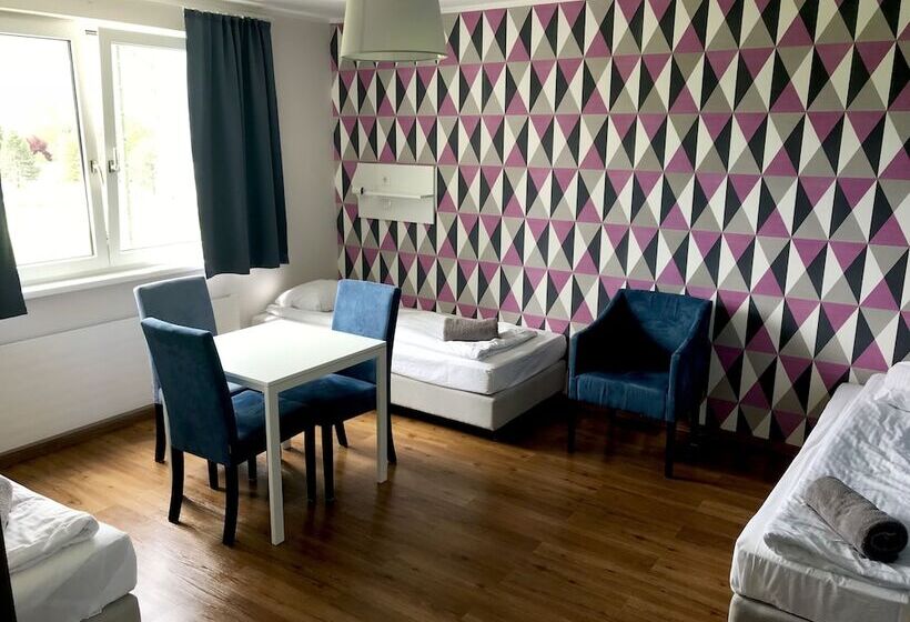 스탠다드 트리플 룸, Hostel Marmota