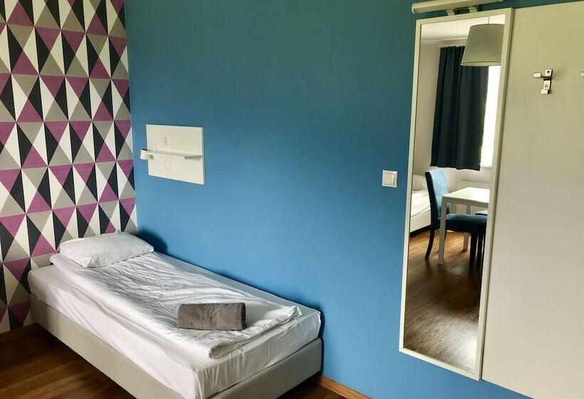 스탠다드 트리플 룸, Hostel Marmota