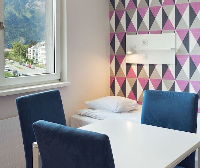 스탠다드 트리플 룸, Hostel Marmota