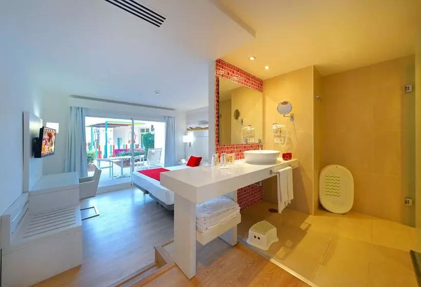 سوئیت جونیور خانوادگی, Aequora Lanzarote Suites