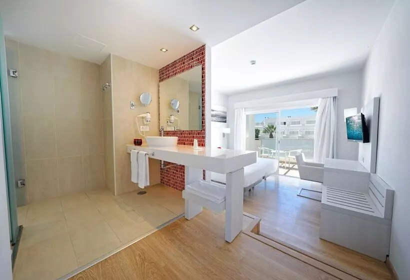 سوئیت جونیور خانوادگی, Aequora Lanzarote Suites