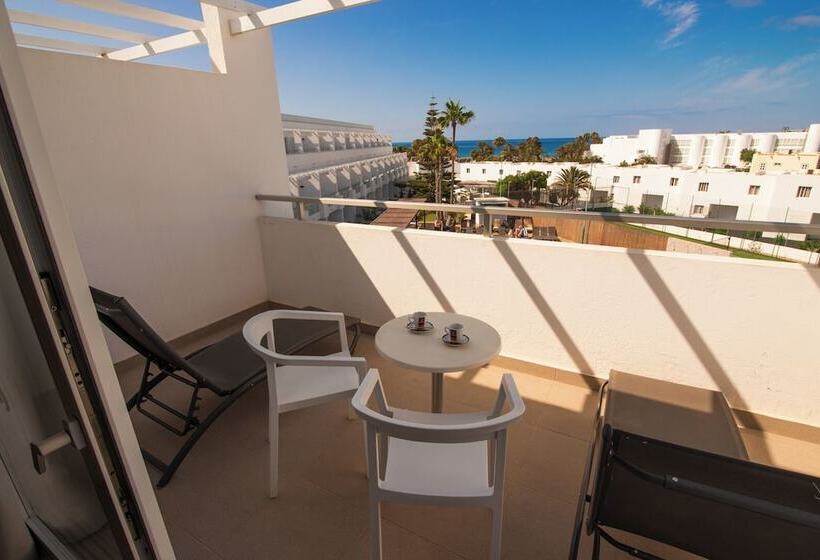 Полулюкс, Aequora Lanzarote Suites