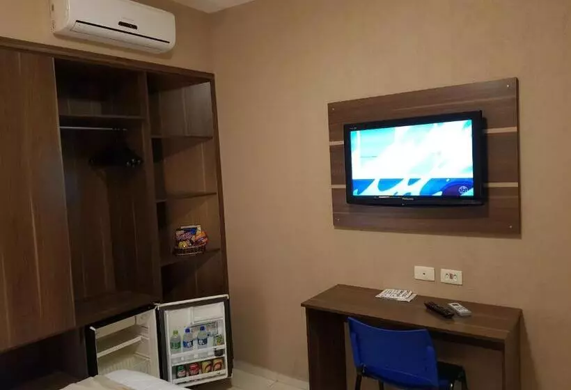 اتاق استاندارد سه نفره, Astro